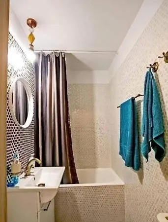 Luxury 2br Ultra-central & Spacious With Parking! Appartement *