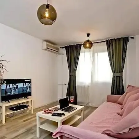 Apartment Luxury 2br Ultra-central & Spacious With Parking! Bucharest