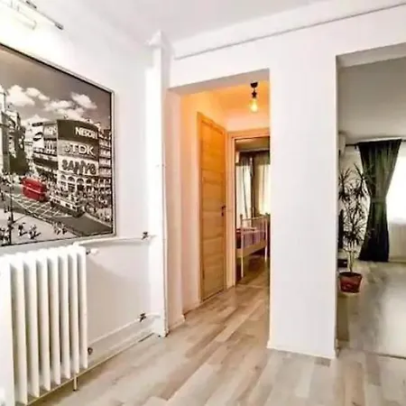 Luxury 2br Ultra-central & Spacious With Parking! Apartament *